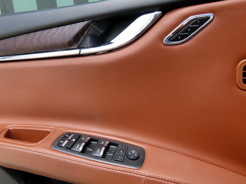 Maserati Quattroporte — photo 11