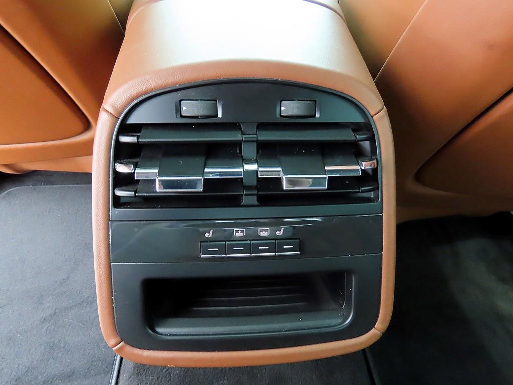 Maserati Quattroporte — photo 16