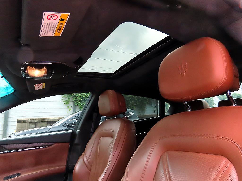 Maserati Quattroporte — photo 17