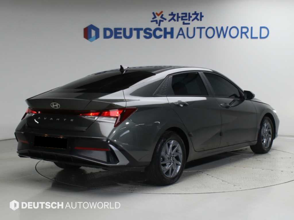 Hyundai Avante — photo 02