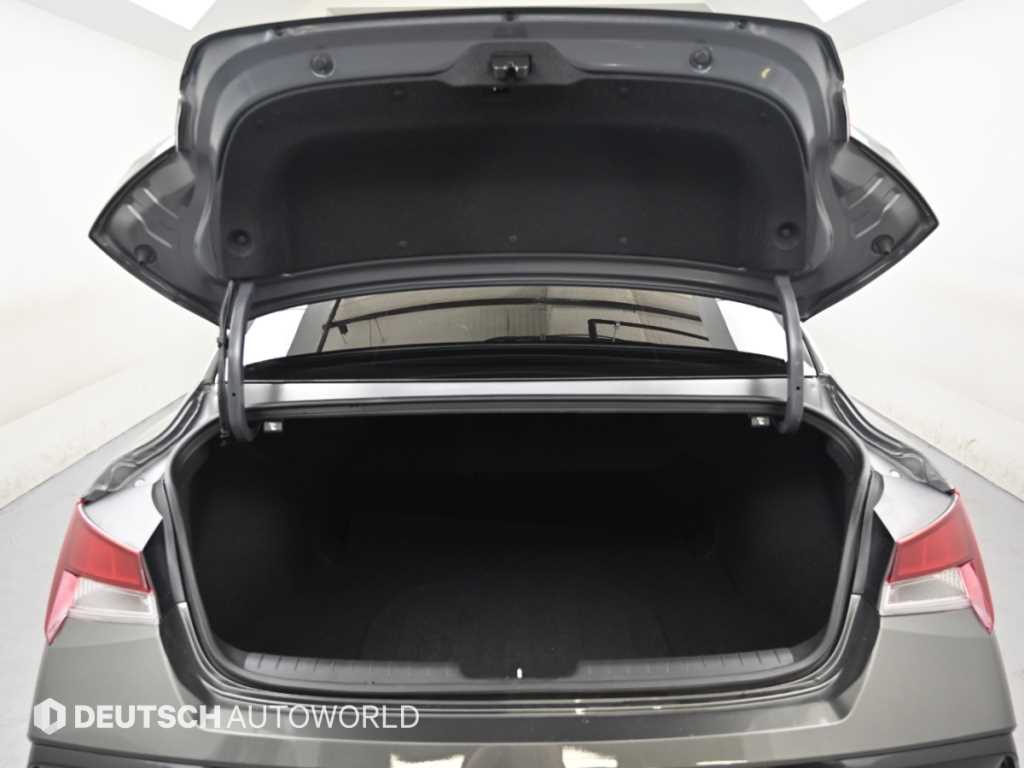Hyundai Avante — photo 19