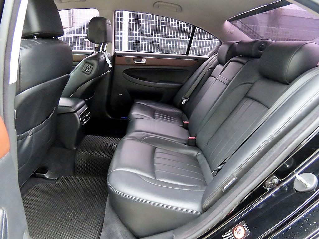 Hyundai Genesis — photo 06