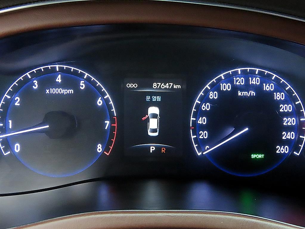 Hyundai Genesis — photo 09