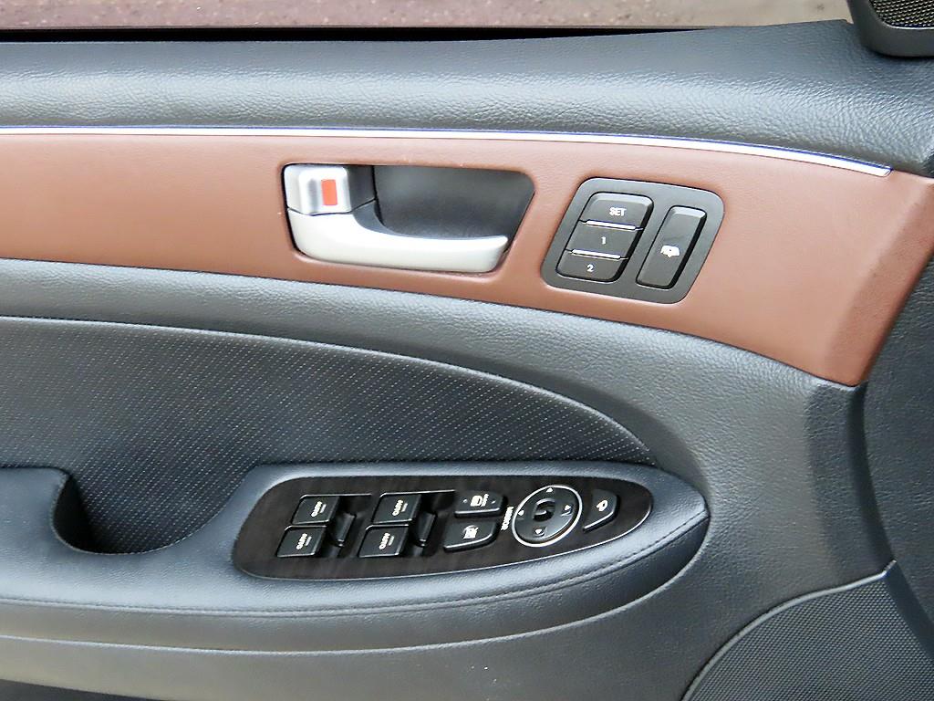 Hyundai Genesis — photo 11