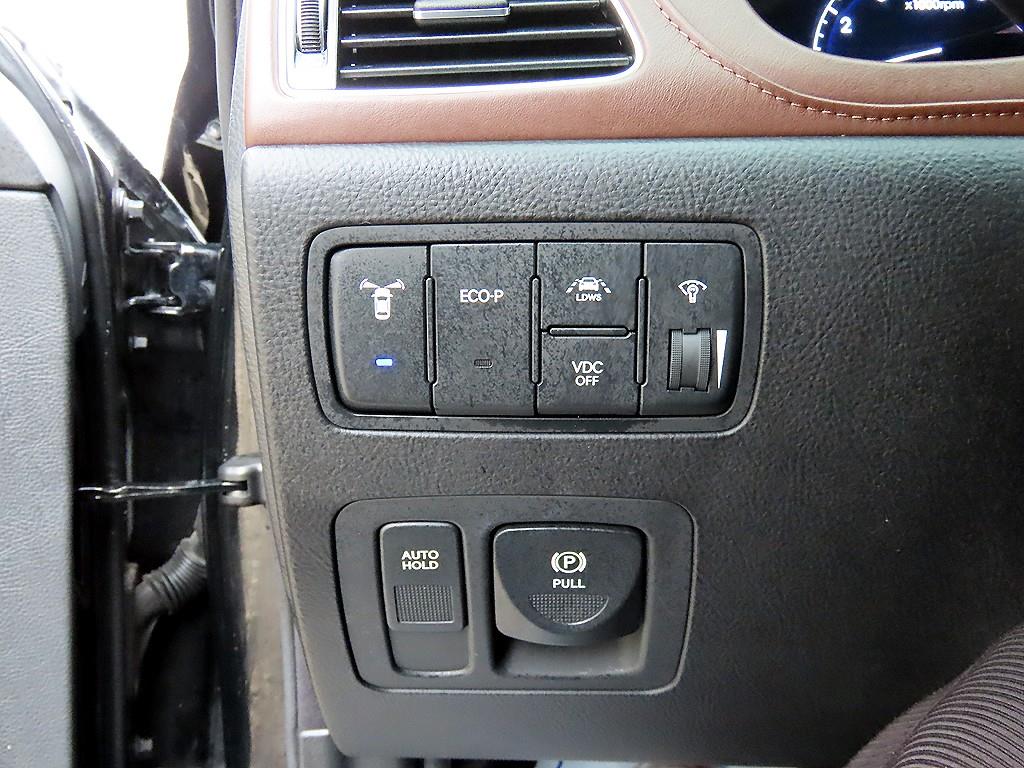 Hyundai Genesis — photo 12