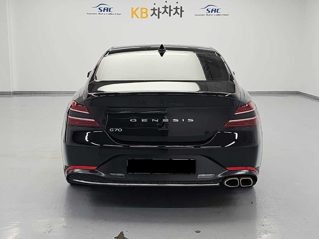Genesis G70 — photo 03