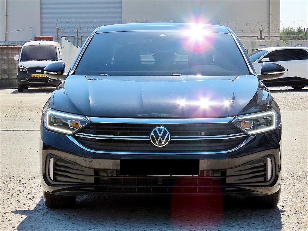 Volkswagen Jetta — photo 01