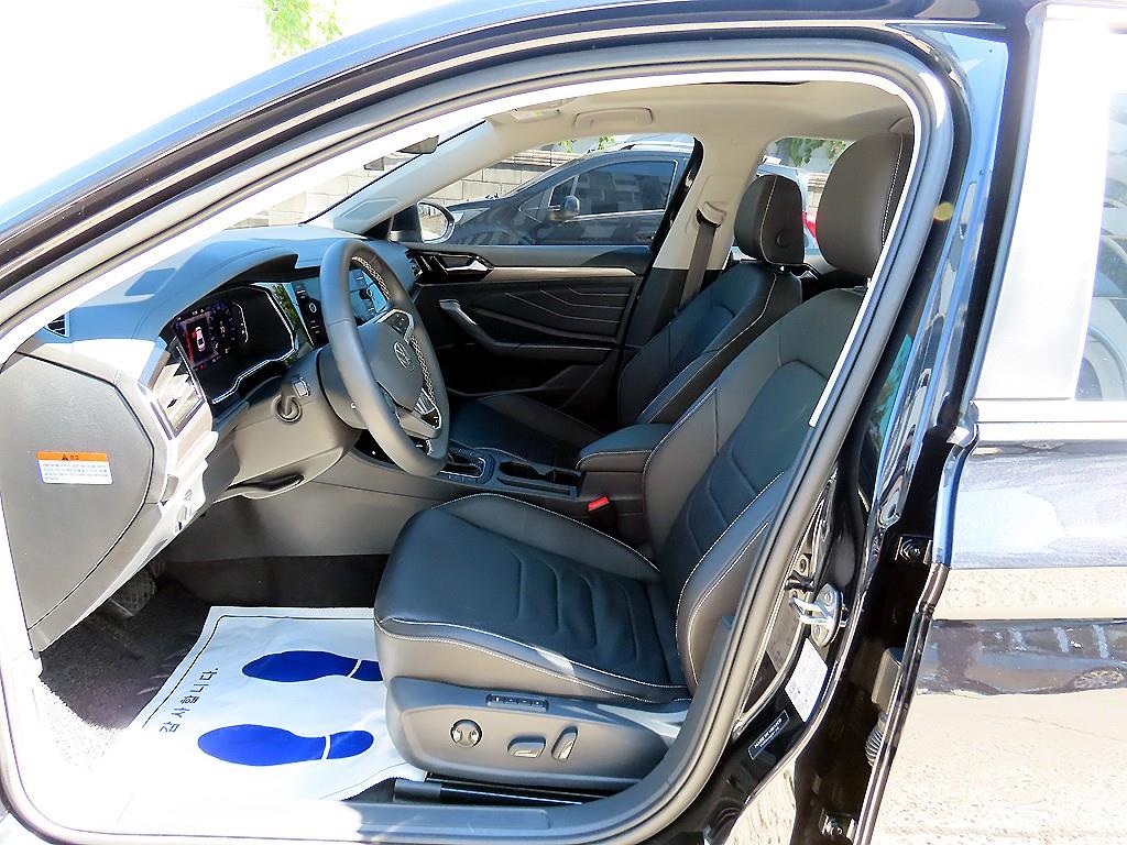 Volkswagen Jetta — photo 05