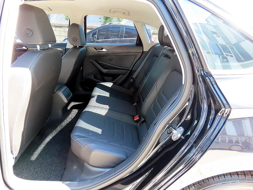 Volkswagen Jetta — photo 06