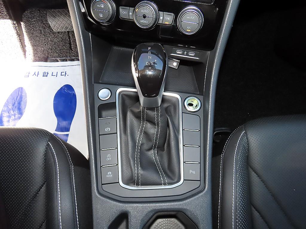 Volkswagen Jetta — photo 10