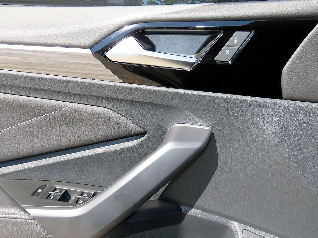 Volkswagen Jetta — photo 11