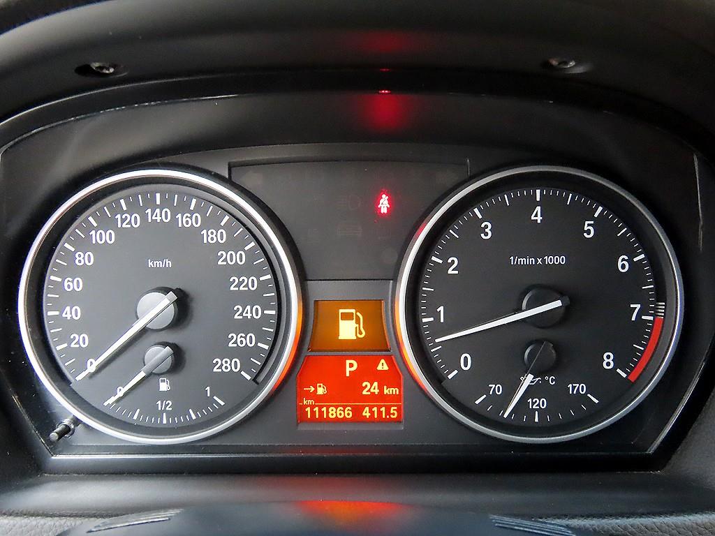 BMW 3-Series — photo 12