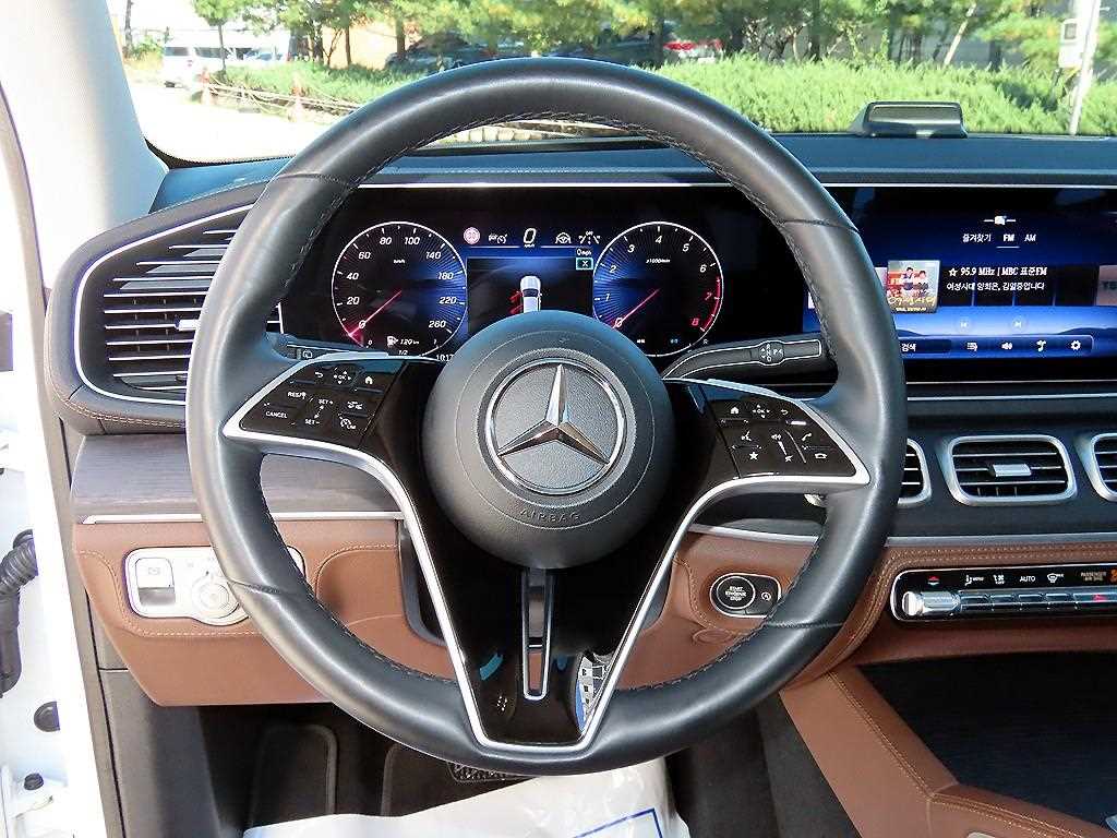 Mercedes-Benz GLE-Class — photo 09