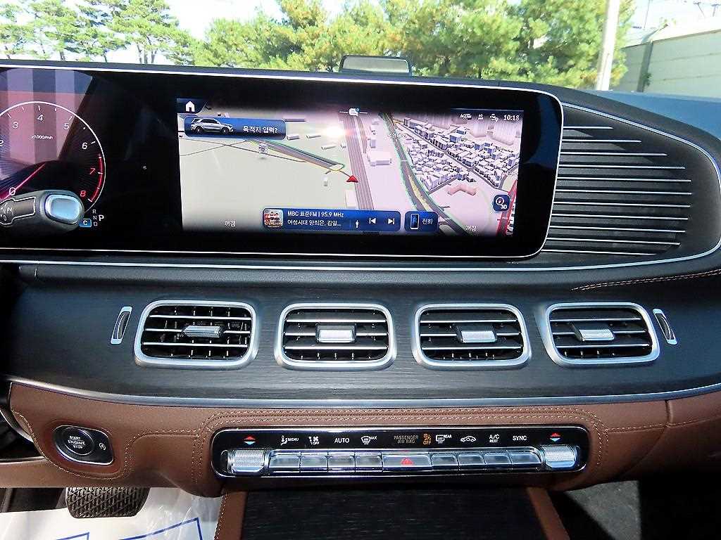 Mercedes-Benz GLE-Class — photo 13