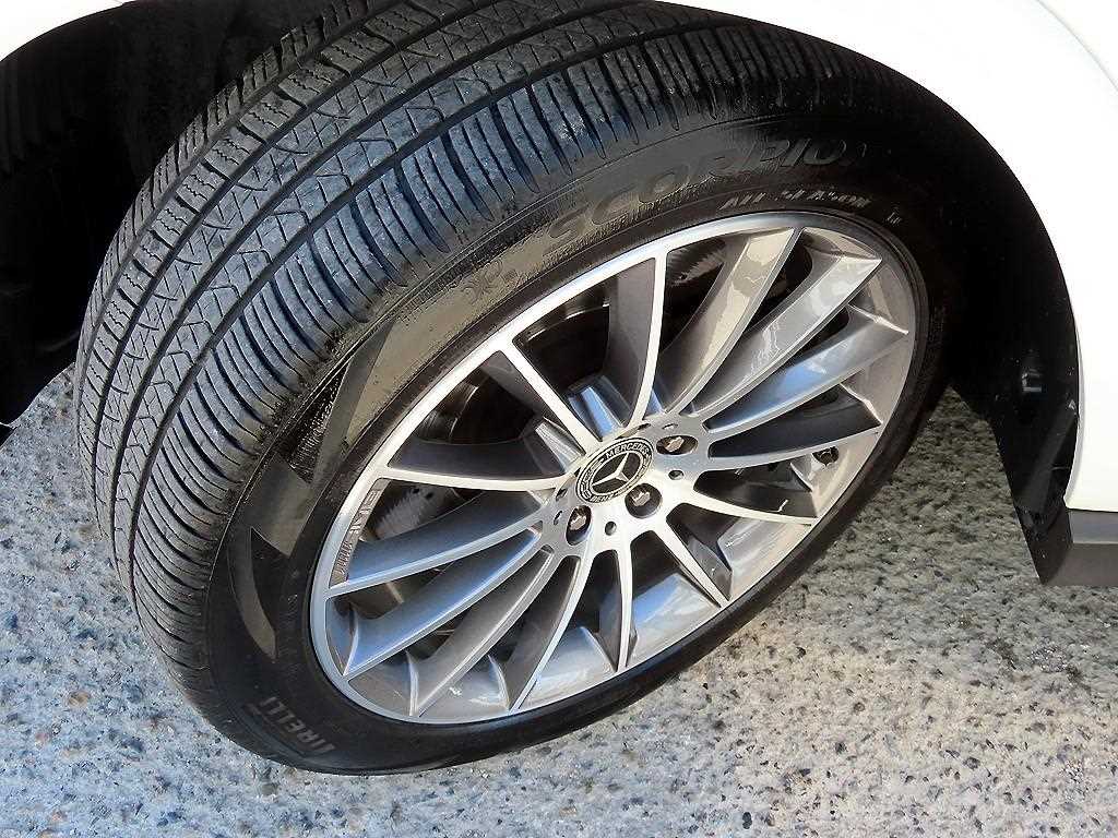 Mercedes-Benz GLE-Class — photo 20