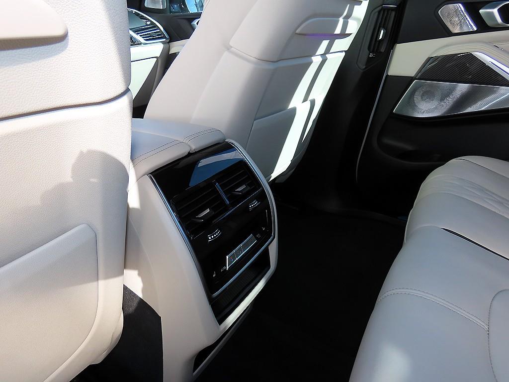 BMW X5 — photo 16