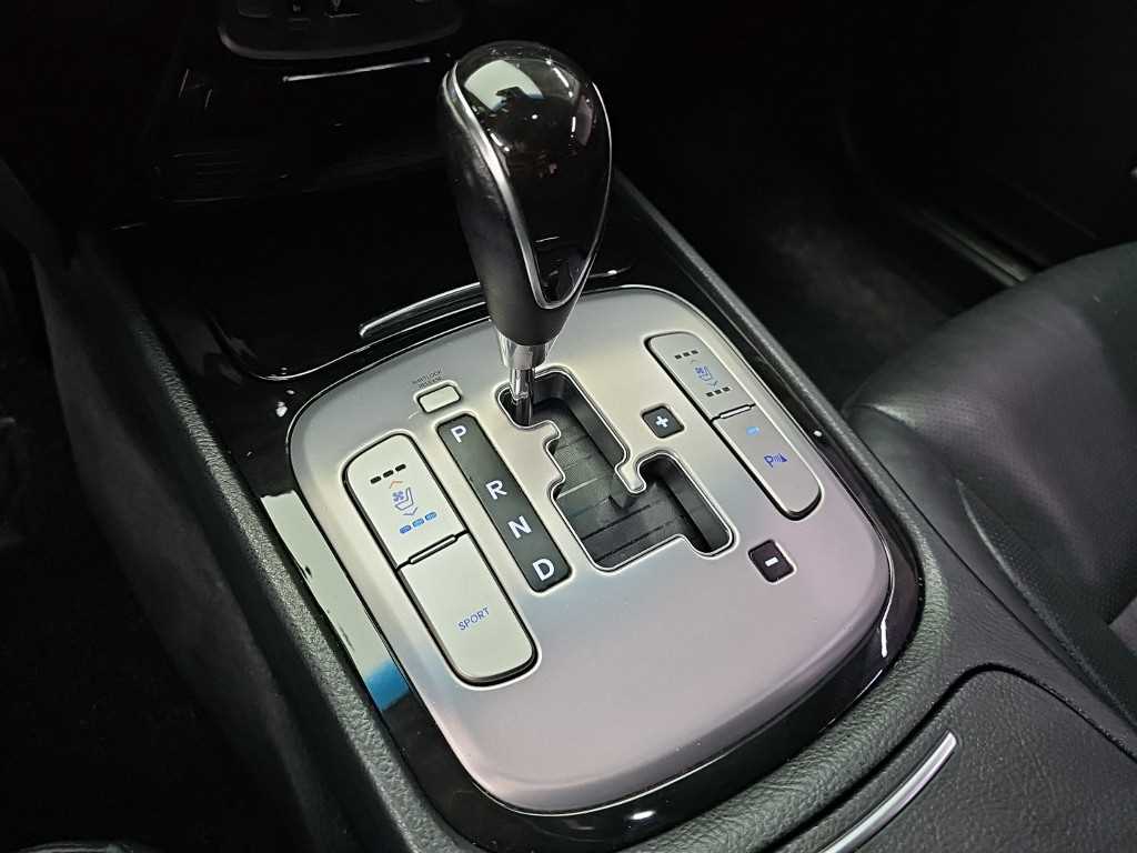 Hyundai Genesis — photo 08