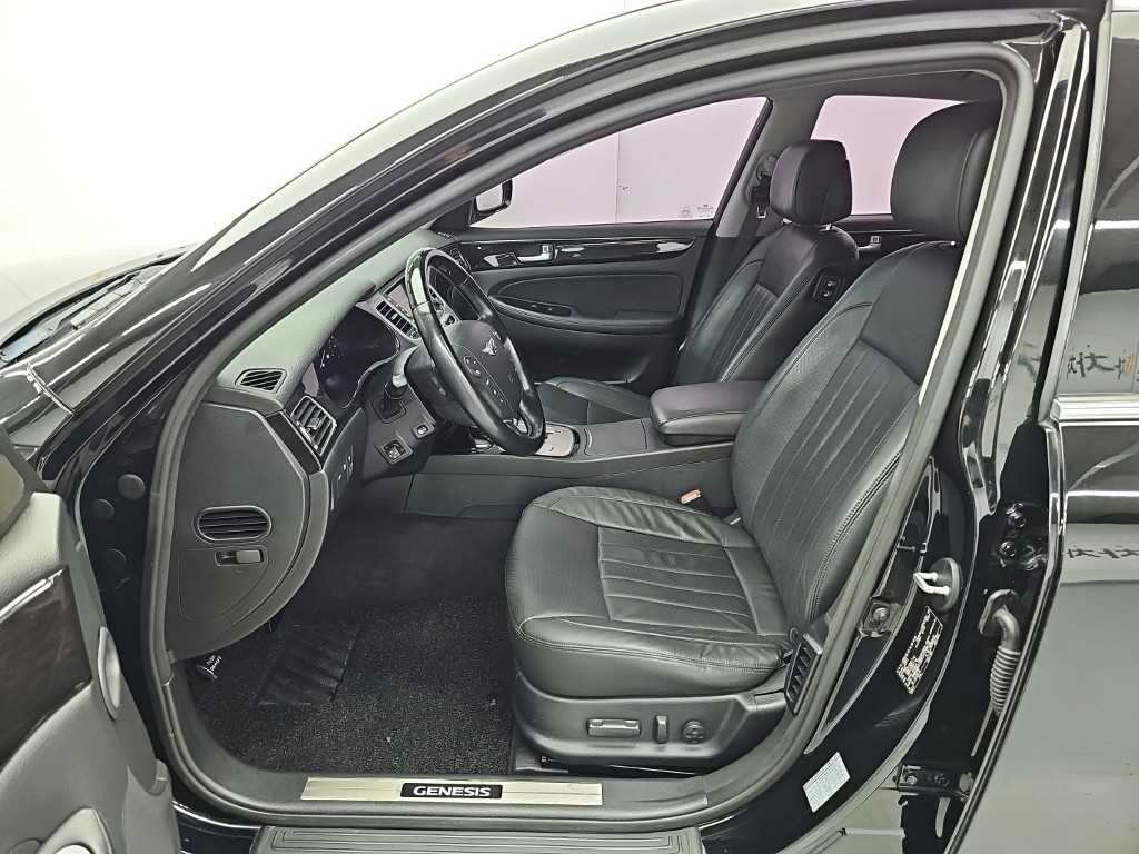 Hyundai Genesis — photo 11