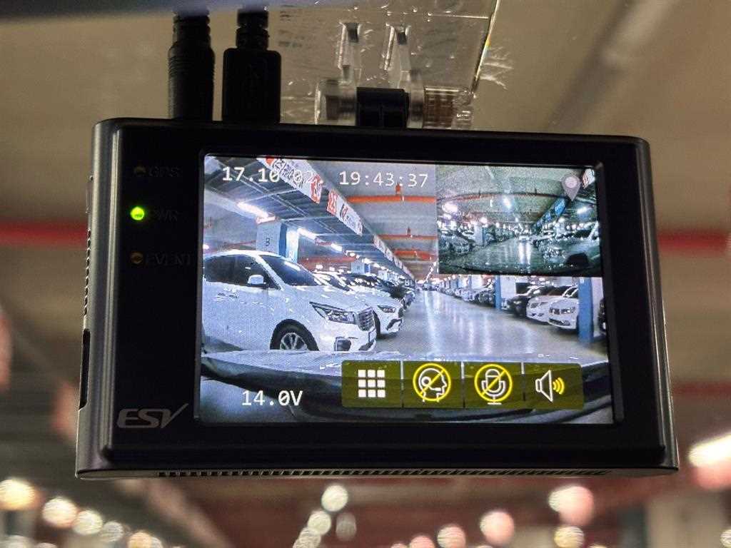 Kia K7 — photo 11