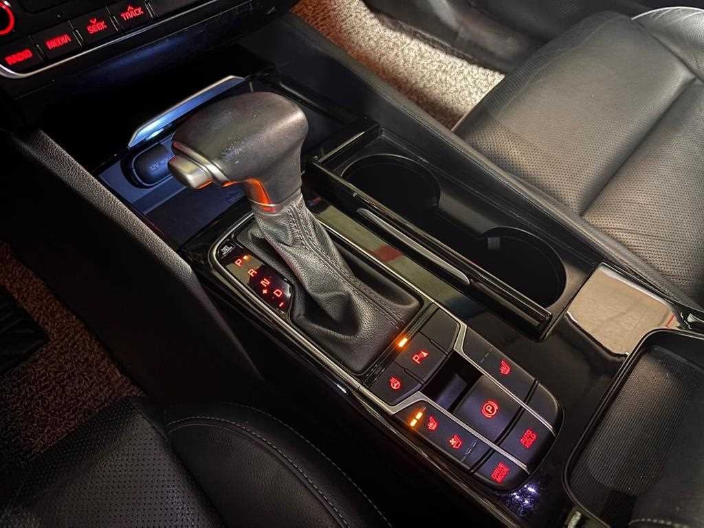 Kia K7 — photo 12