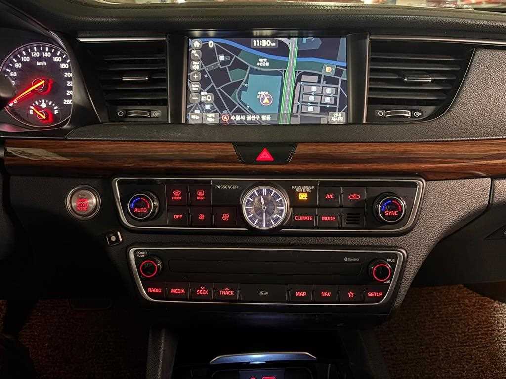 Kia K7 — photo 13