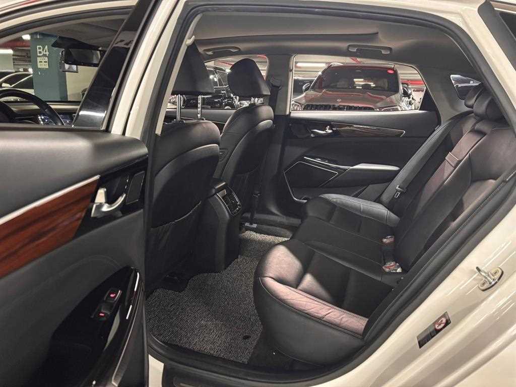 Kia K7 — photo 16