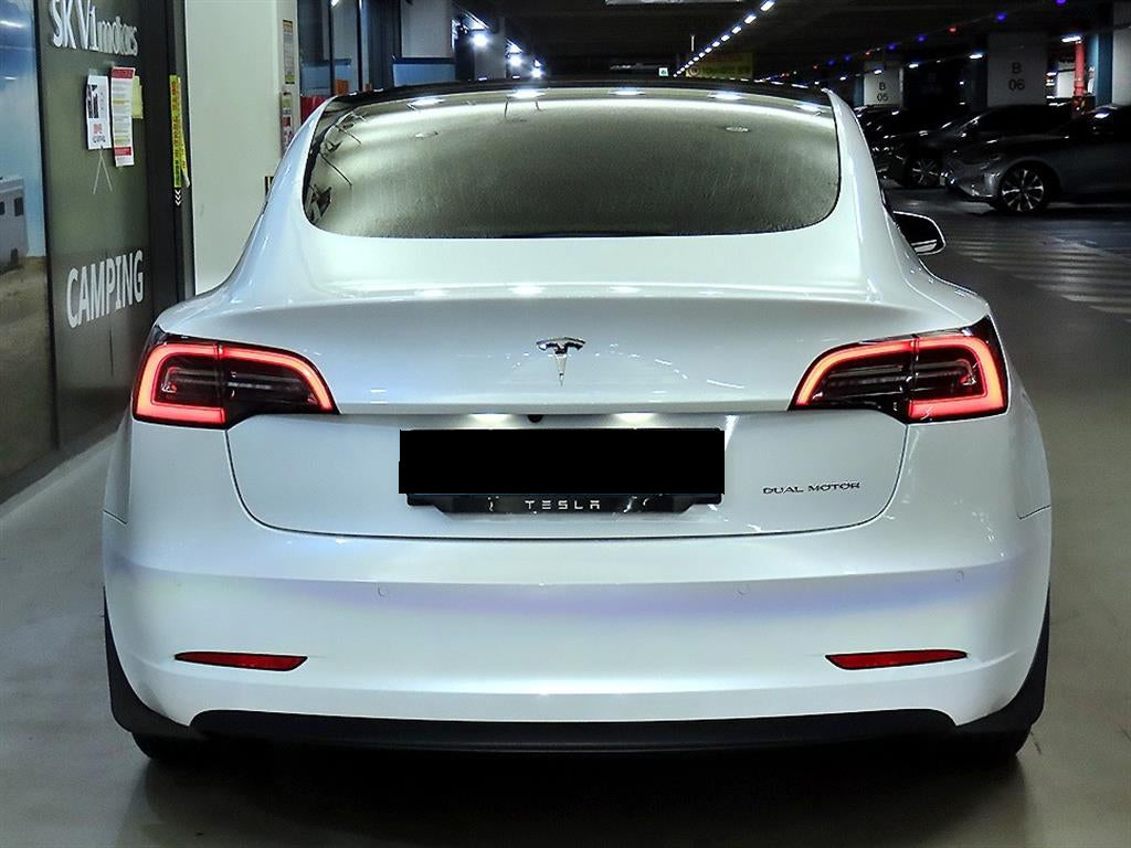 Tesla Model 3 — photo 05