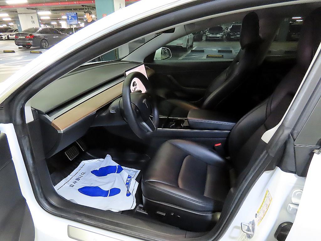 Tesla Model 3 — photo 06