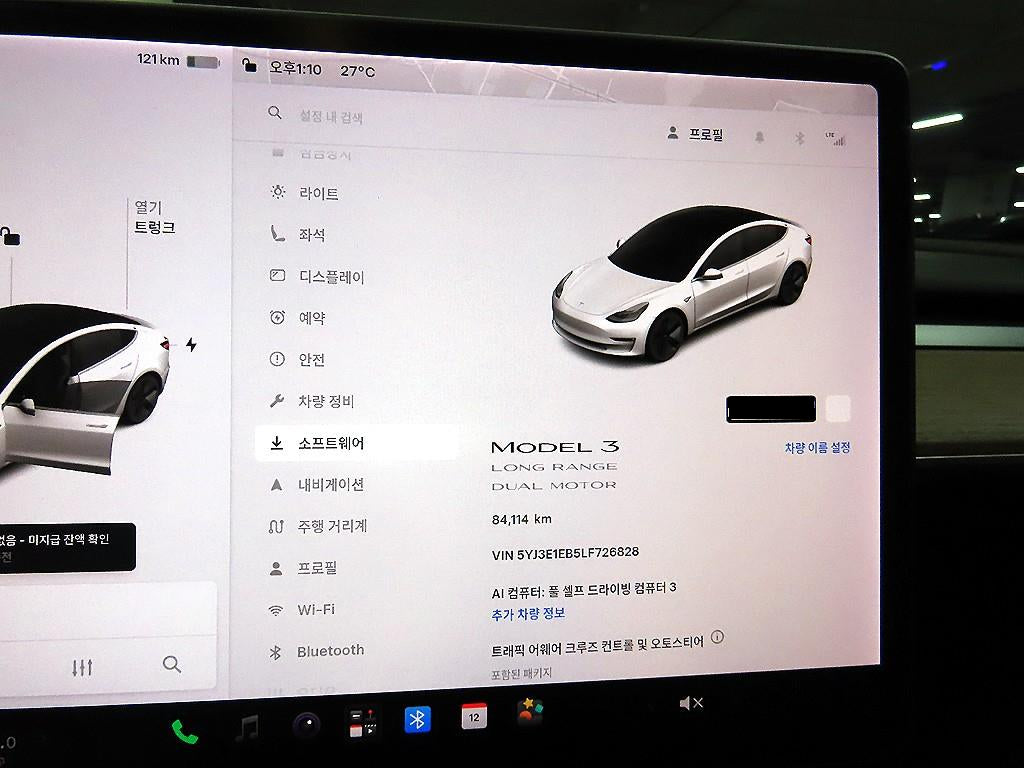Tesla Model 3 — photo 09