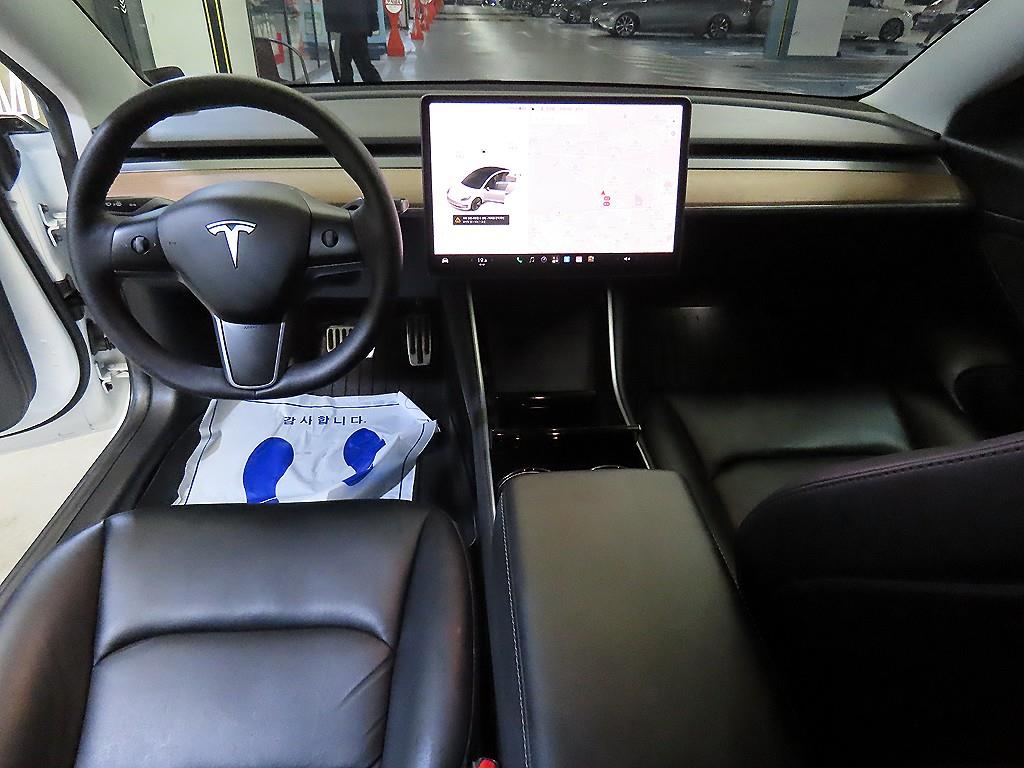 Tesla Model 3 — photo 10