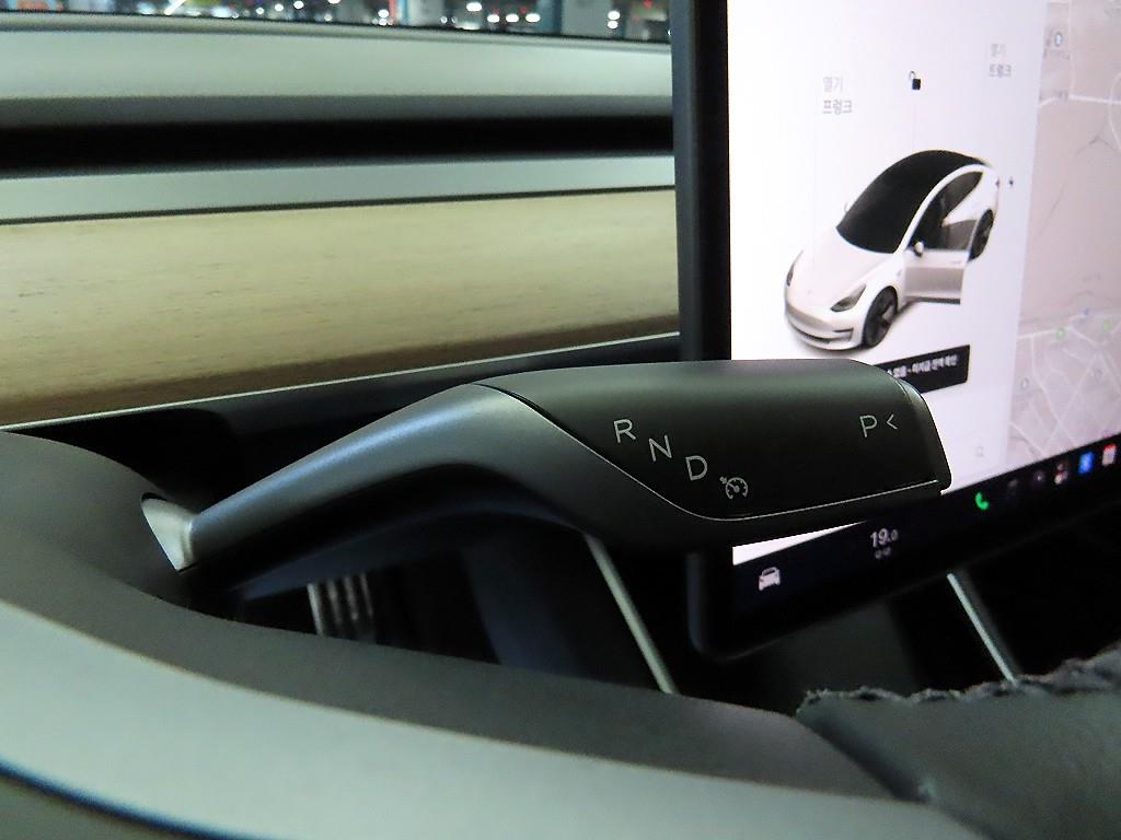 Tesla Model 3 — photo 12