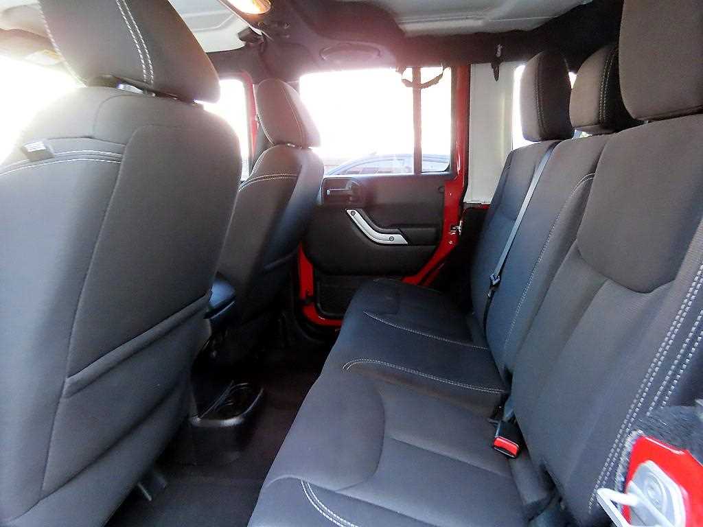 Jeep Wrangler — photo 06