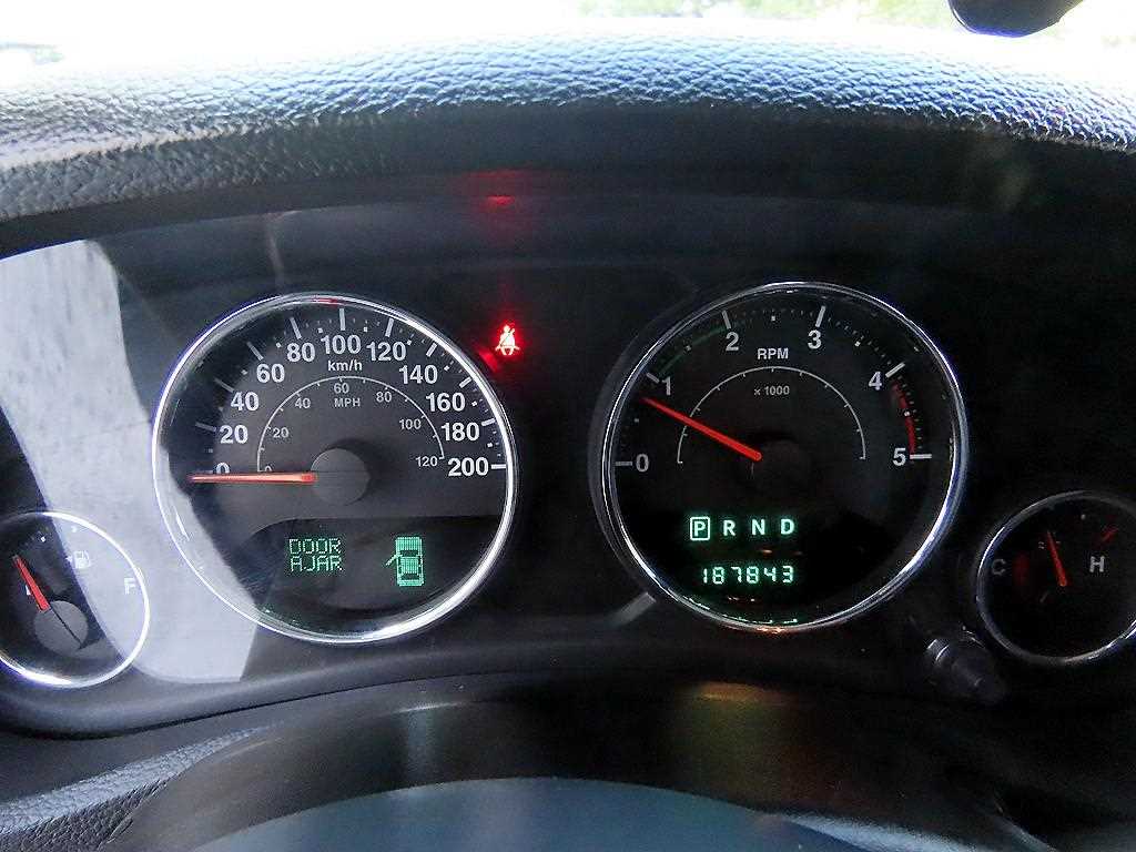 Jeep Wrangler — photo 09
