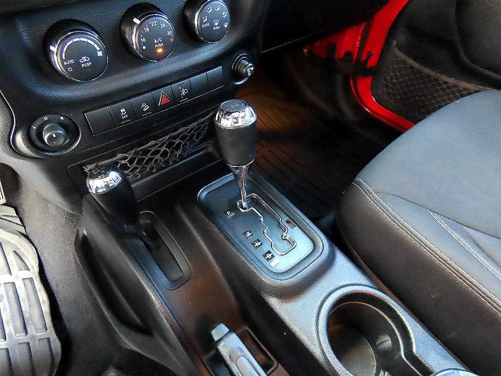 Jeep Wrangler — photo 10