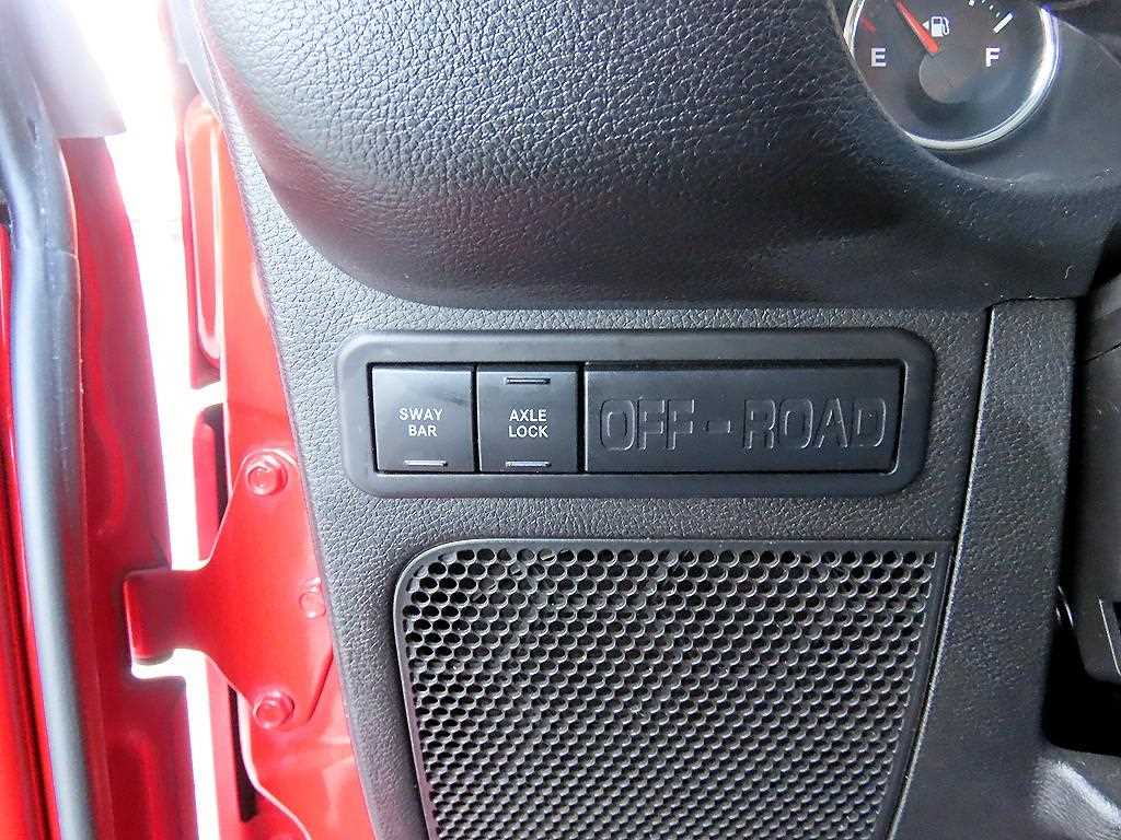 Jeep Wrangler — photo 12