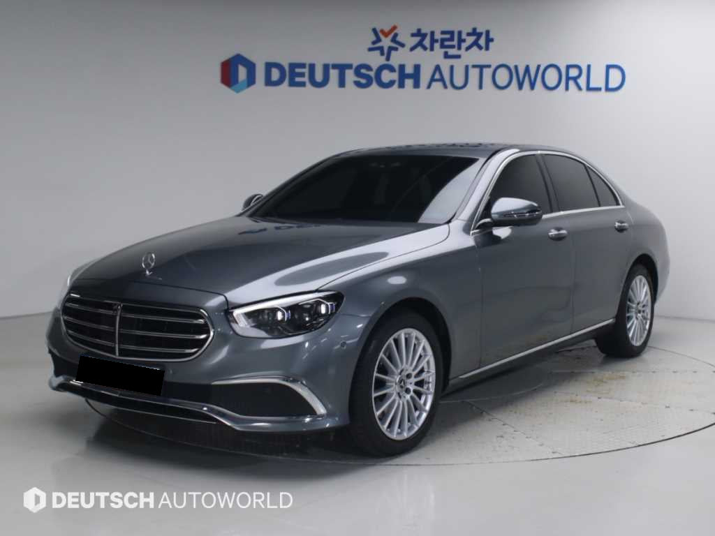 Mercedes-Benz E-Class — photo 01