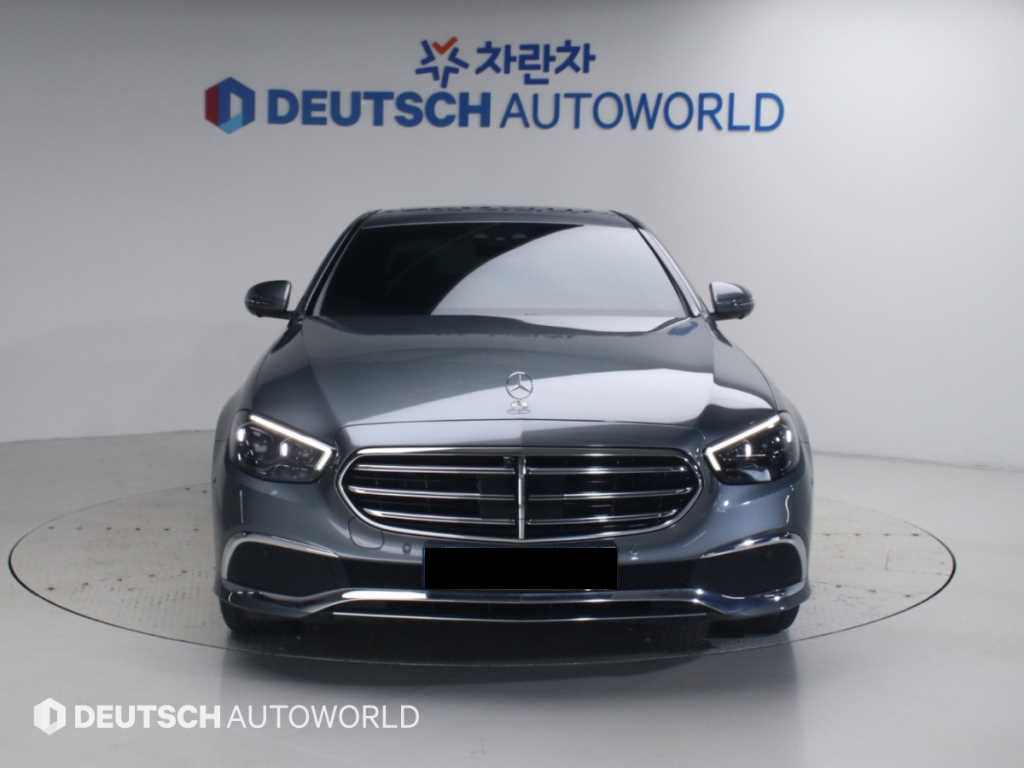 Mercedes-Benz E-Class — photo 03