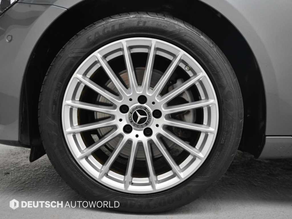 Mercedes-Benz E-Class — photo 05