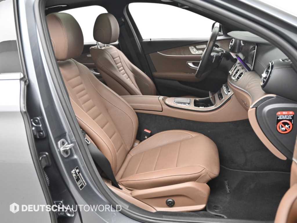 Mercedes-Benz E-Class — photo 10