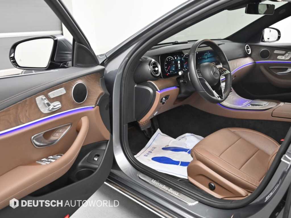 Mercedes-Benz E-Class — photo 11