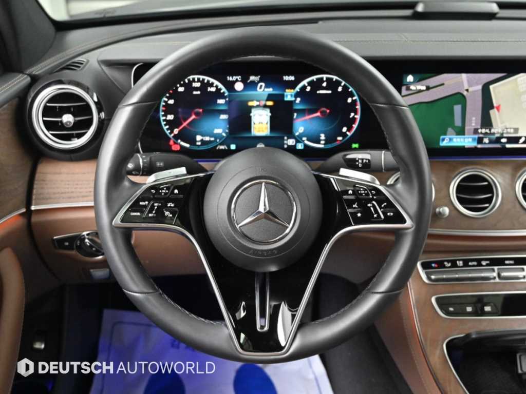 Mercedes-Benz E-Class — photo 13