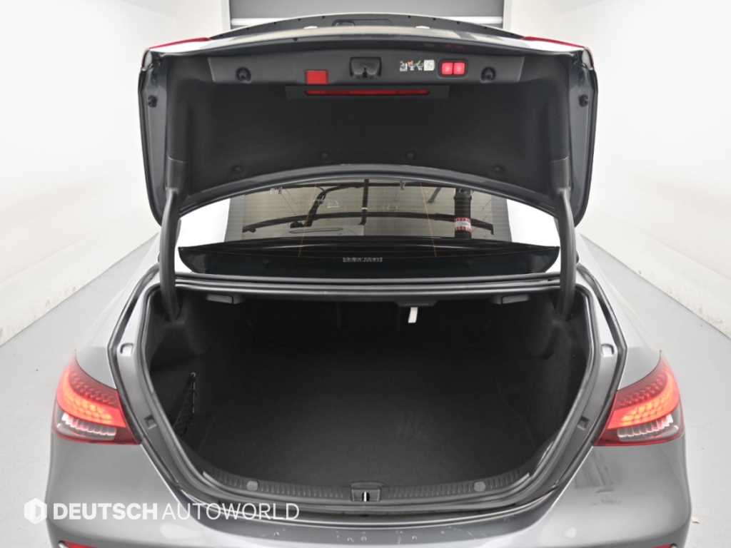 Mercedes-Benz E-Class — photo 19