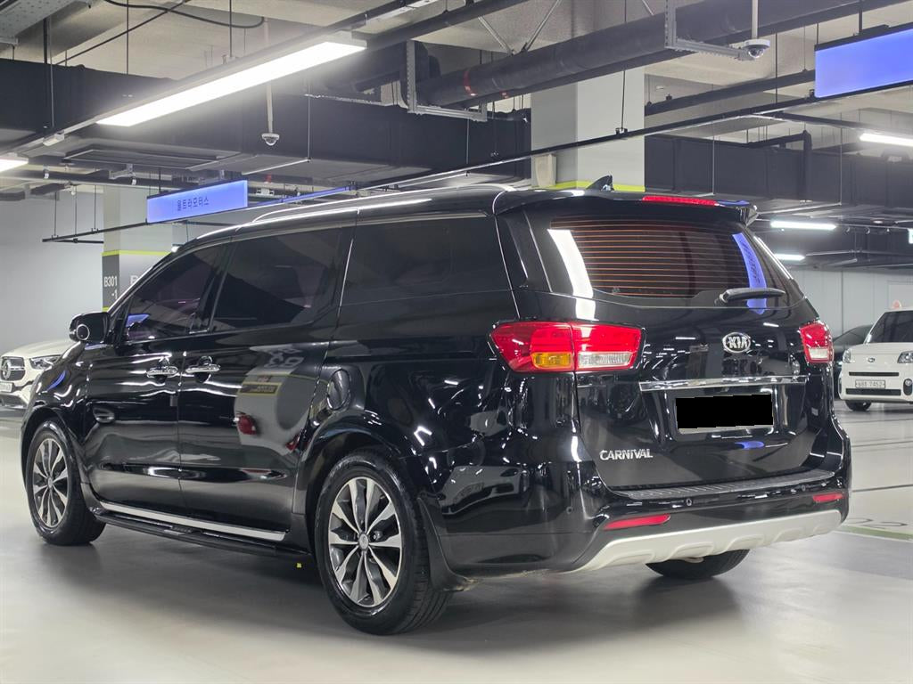 Kia Carnival — photo 04