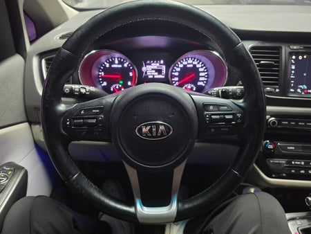 Kia Carnival — photo 12