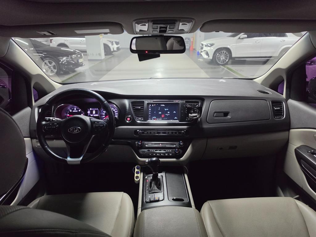 Kia Carnival — photo 18