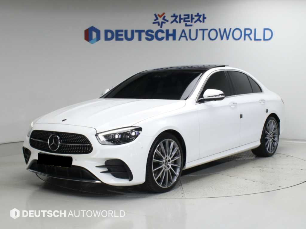 Mercedes-Benz E-Class — photo 01