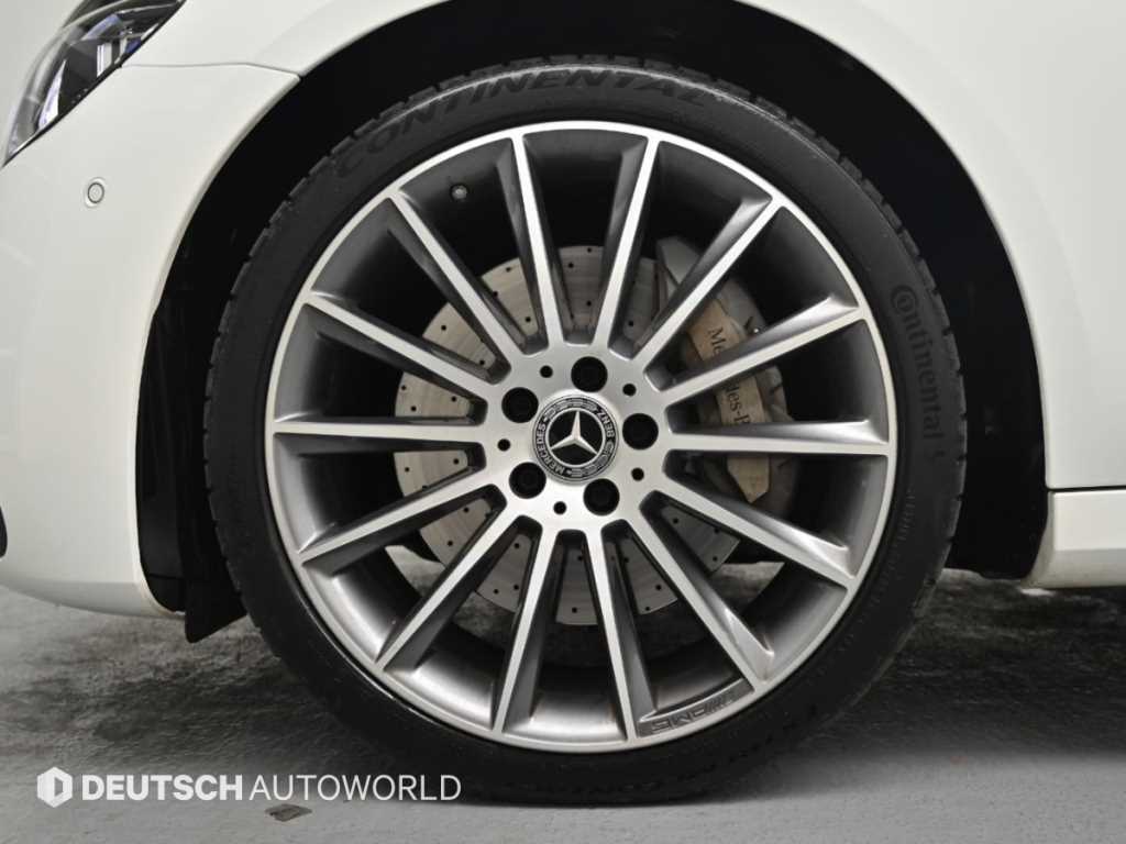 Mercedes-Benz E-Class — photo 05