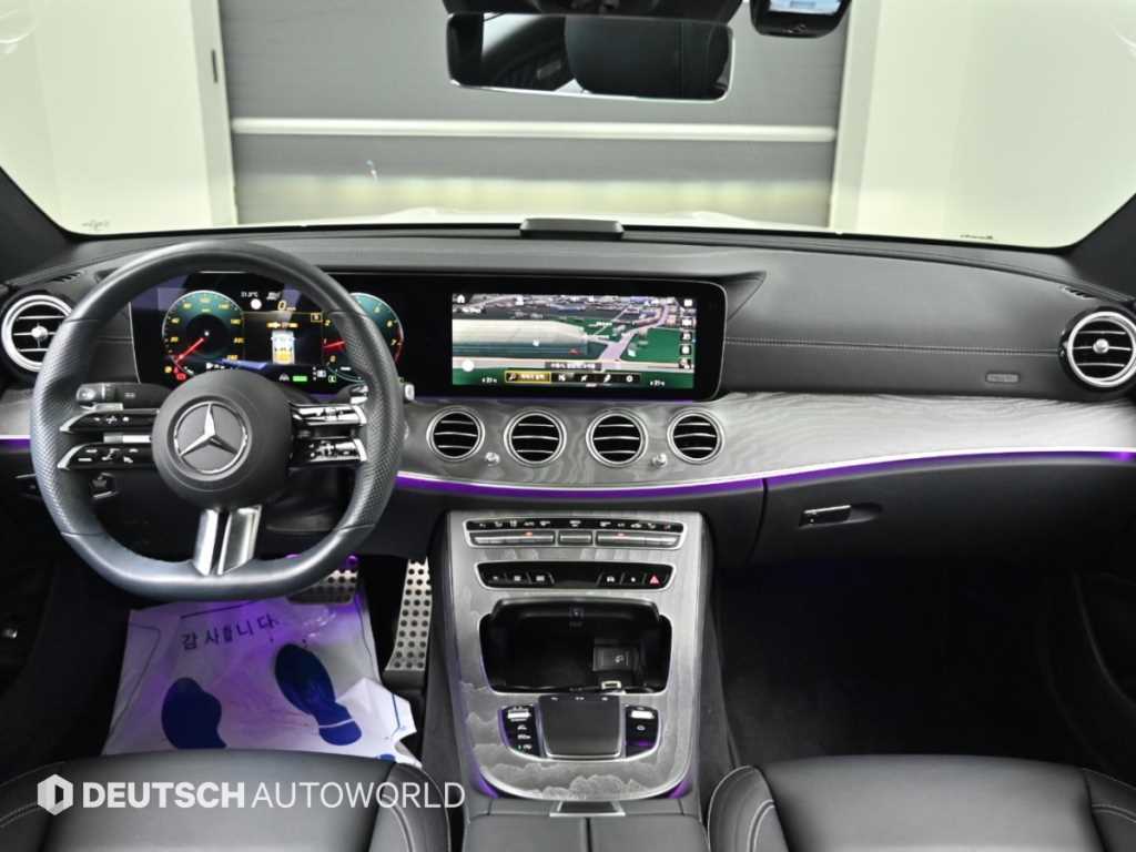 Mercedes-Benz E-Class — photo 07