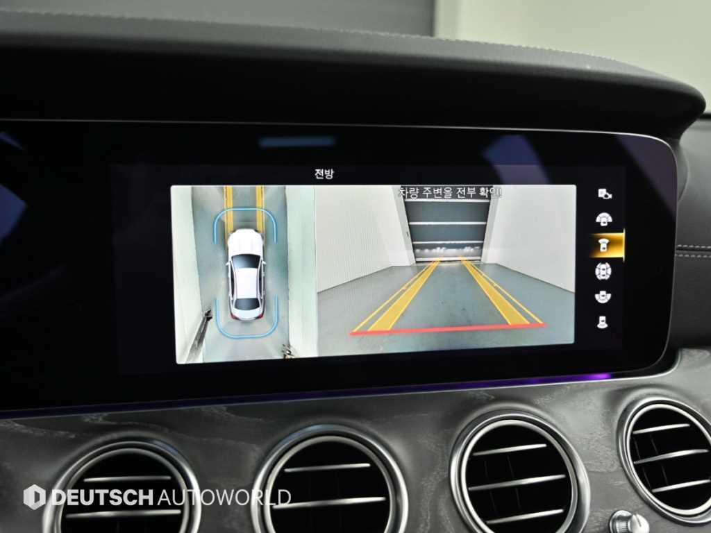 Mercedes-Benz E-Class — photo 15