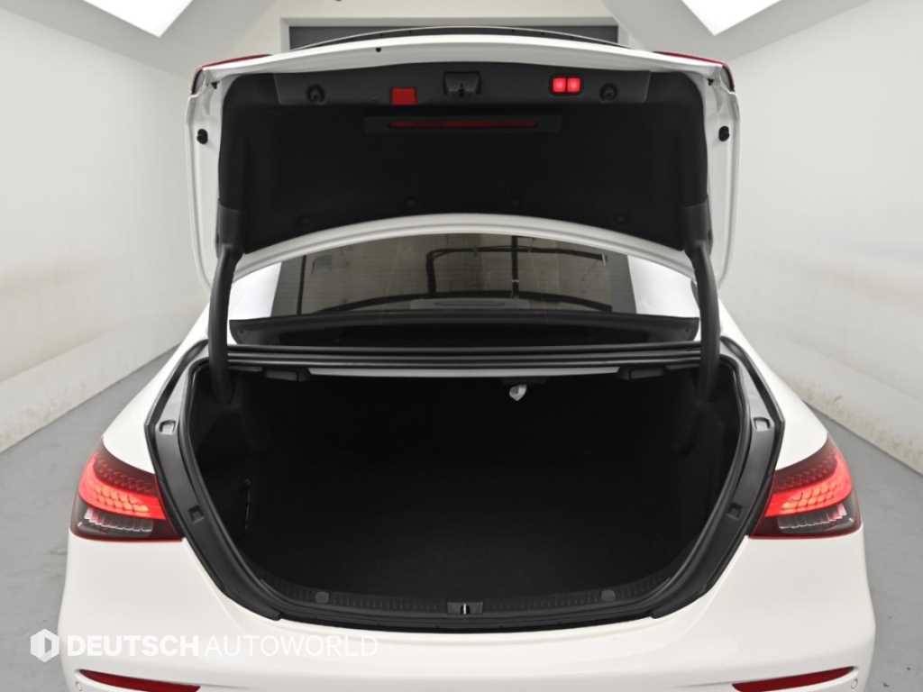 Mercedes-Benz E-Class — photo 19